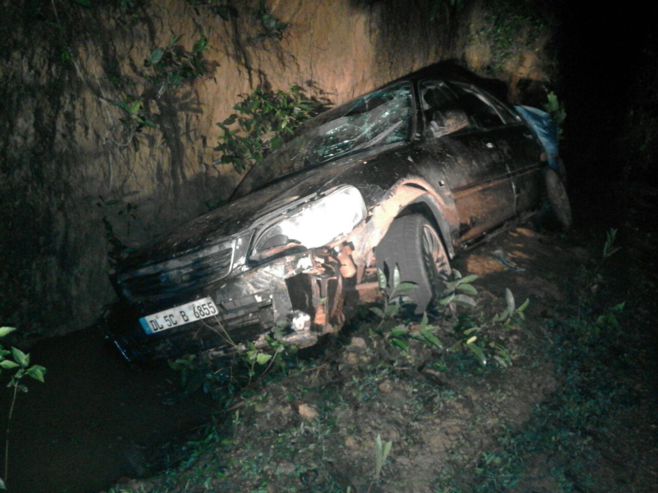 ಬಂಟ್ವಾಳ: ಚರಂಡಿಗೆ ಬಿದ್ದ ದೆಹಲಿ ಮೂಲದ ಅನುಮಾನಾಸ್ಪದ ಕಾರು